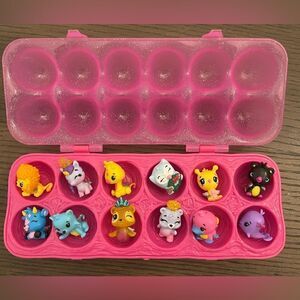 Hatchimals Colleggtibles Egg Carton Case with 12 Mini Hatchimals